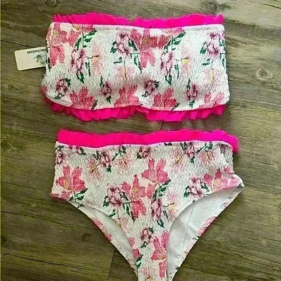 Two piece bathing suit, brand: beachsissi, size small - Picture 1 of 3